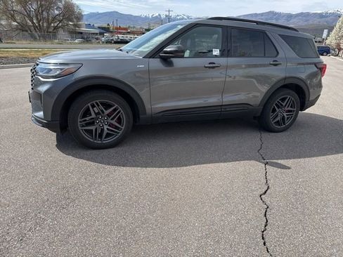 Used 2025 Ford Explorer ST-Line w/ Premium Package AWD/4WD image 2