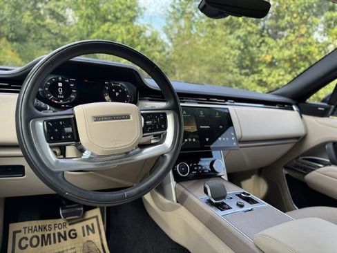 Used 2023 Land Rover Range Rover SE image 25