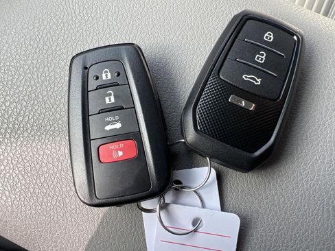 Used 2024 Toyota Camry SE image 14