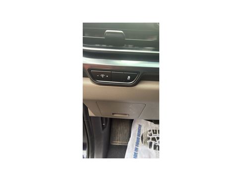 Used 2025 Kia Carnival FWD image 17