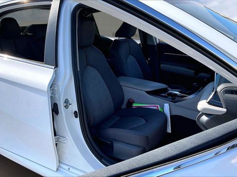 Certified 2020 Toyota Camry LE image 7