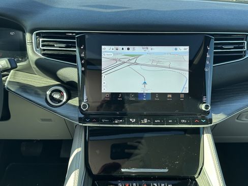 Used 2024 Jeep Wagoneer L Series III w/ Premium Group I image 31