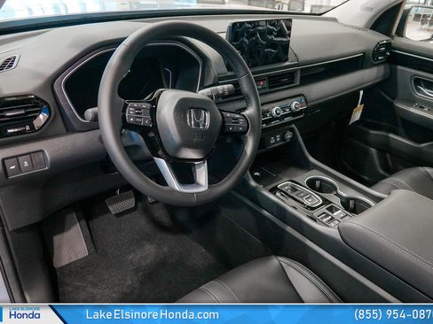 New 2025 Honda Pilot Touring image 15