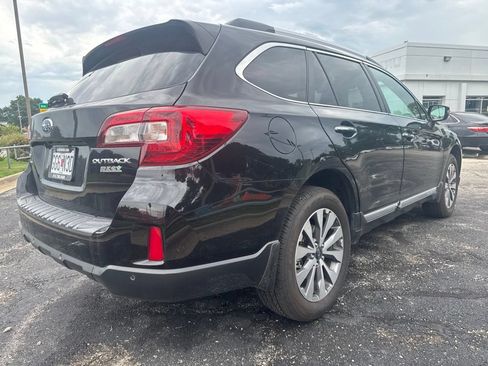 Used 2017 Subaru Outback 2.5i Touring AWD/4WD image 4