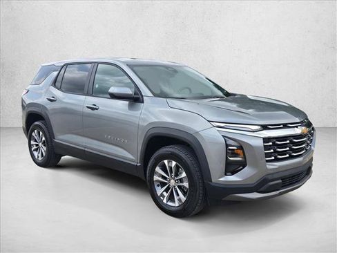 Used 2026 Chevrolet Equinox LT AWD/4WD image 3