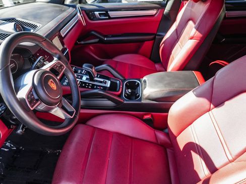 Used 2023 Porsche Cayenne Platinum Edition image 16