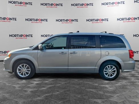 Used 2018 Dodge Grand Caravan SXT FWD image 3