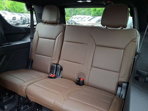 Used 2024 Chevrolet Tahoe High Country AWD/4WD image 8