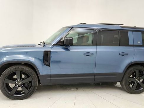 Used 2024 Land Rover Defender 110 SE image 3