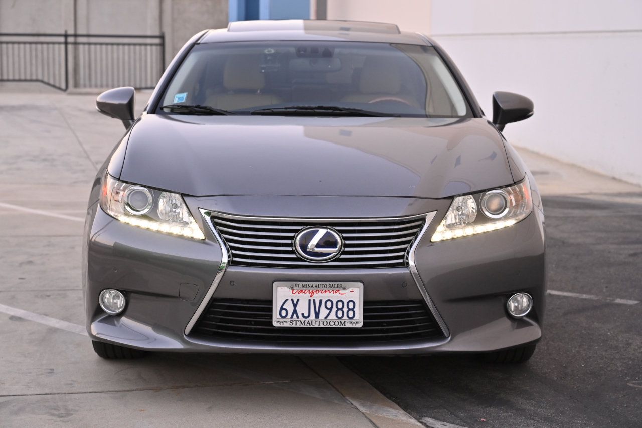 Used 2013 Lexus ES 300h w/ Premium Pkg FWD image 9