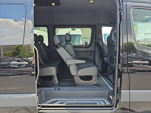 Used 2025 Mercedes-Benz Sprinter 2500 image 13