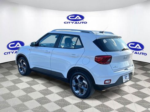 Used 2023 Hyundai Venue SEL image 6
