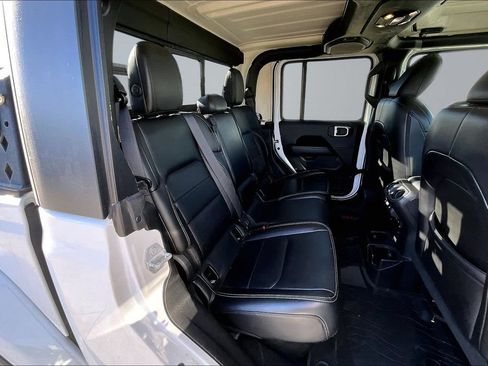 Certified 2020 Jeep Gladiator Overland AWD/4WD image 18