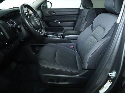 Used 2025 Nissan Pathfinder SV image 20