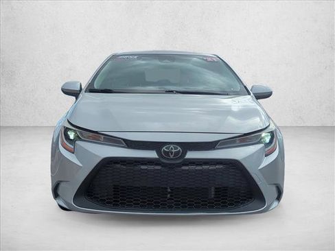 Used 2021 Toyota Corolla LE image 2