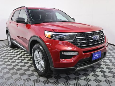 Used 2023 Ford Explorer XLT w/ Equipment Group 202A AWD/4WD image 9
