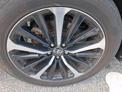 Used 2021 Toyota Highlander XSE FWD image 17