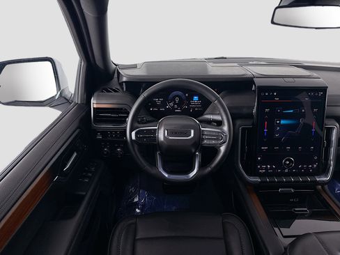 Used 2025 GMC Yukon Denali AWD/4WD image 17