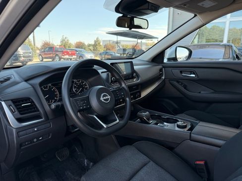 Used 2024 Nissan Rogue SV image 12