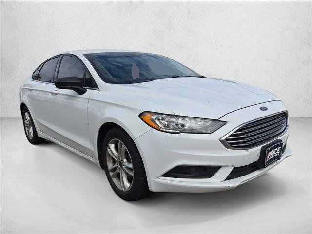 Used 2018 Ford Fusion SE w/ Fusion SE Technology Package FWD image 3