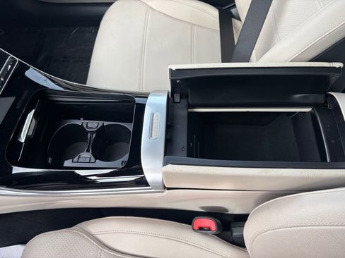 Used 2025 Mercedes-Benz C 300 4MATIC Sedan image 19