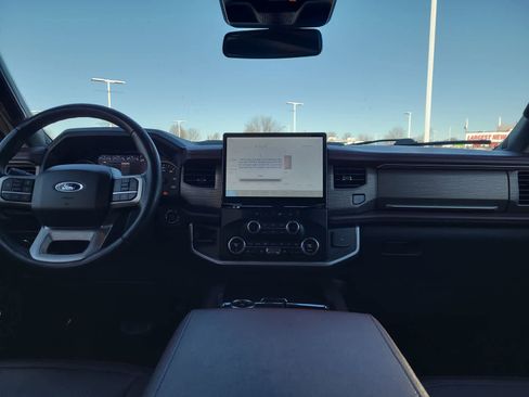 Used 2024 Ford Expedition Limited image 18