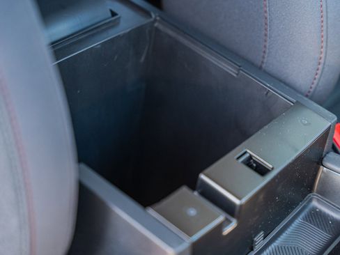 Certified 2025 Ford Explorer Active image 11