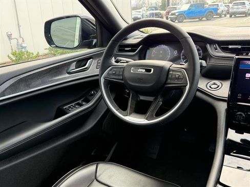 Certified 2025 Jeep Grand Cherokee L Limited w/ Luxury Tech Group II image 10