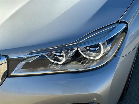 Used 2016 BMW 750i xDrive image 18