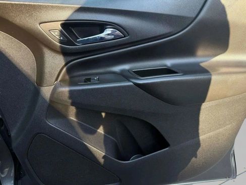 Used 2021 Chevrolet Equinox LT image 12