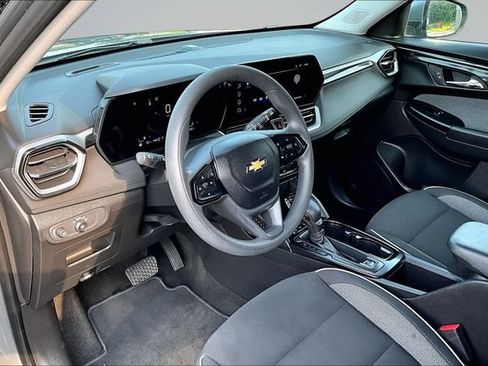 Used 2025 Chevrolet TrailBlazer LT AWD/4WD image 15