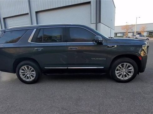 Used 2021 GMC Yukon SLT w/ SLT Premium Package image 9