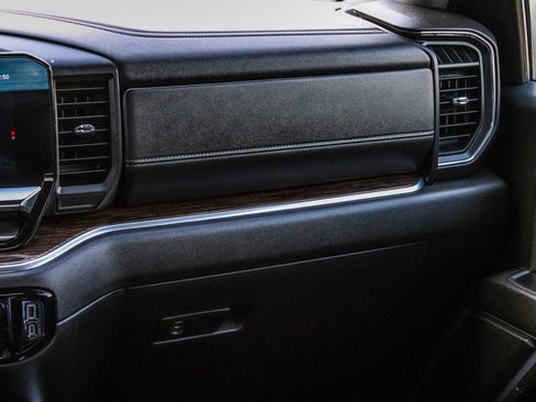 Used 2025 GMC Sierra 1500 Elevation image 17