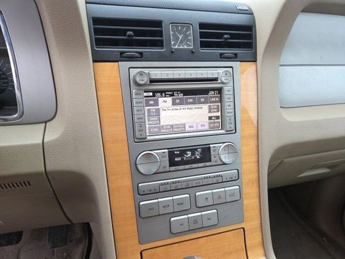 Used 2007 Lincoln Navigator Ultimate image 10