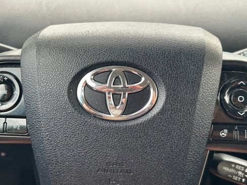 Used 2021 Toyota Prius XLE FWD image 34