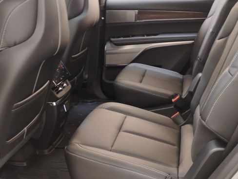 New 2026 Cadillac Vistiq Luxury w/ LPO, Floor Liner Package image 36