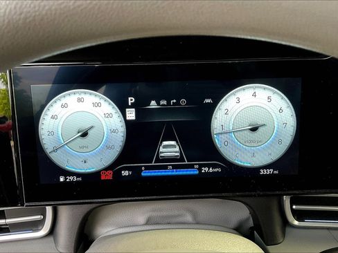 Used 2024 Hyundai Elantra SEL FWD image 13