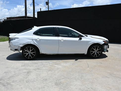 Used 2022 Toyota Camry SE FWD image 6