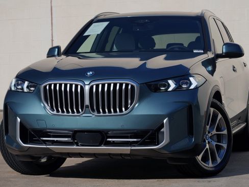 Used 2024 BMW X5 xDrive50e w/ Executive Package AWD/4WD image 3