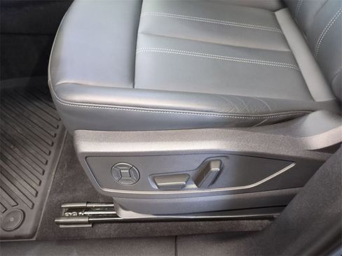 Used 2025 Audi Q5 Premium w/ Convenience Package image 14