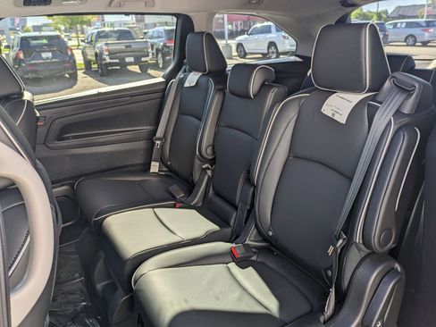 New 2026 Honda Odyssey Touring image 18