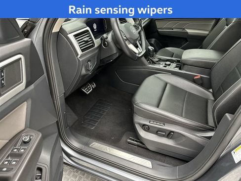 Used 2023 Volkswagen Atlas SEL R-Line AWD/4WD image 12