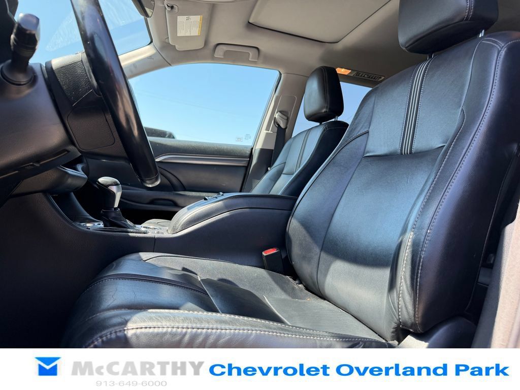 Used 2017 Toyota Highlander SE FWD image 10