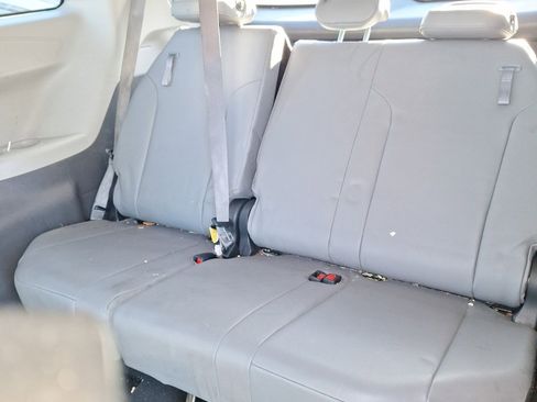 Used 2022 Toyota Sienna XLE image 16