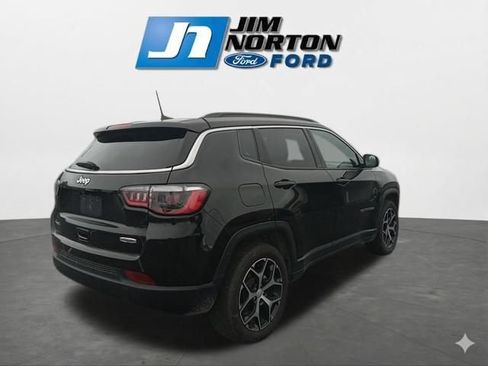 Used 2024 Jeep Compass Latitude AWD/4WD image 10