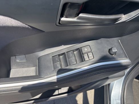 Used 2023 Toyota Highlander LE FWD image 20