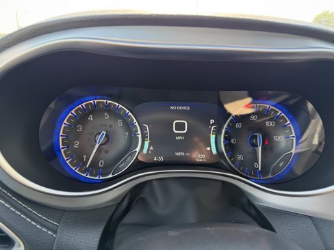 Used 2026 Chrysler Pacifica Limited FWD image 18