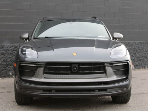 Certified 2023 Porsche Macan Turbo image 7