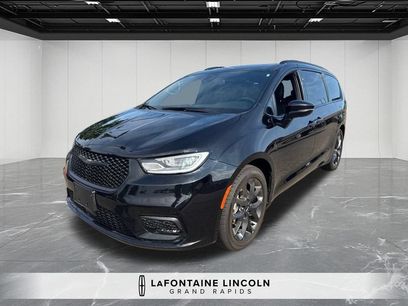 Used 2025 Chrysler Pacifica Limited