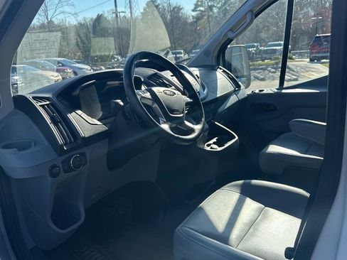 Used 2017 Ford Transit 150 XLT image 9